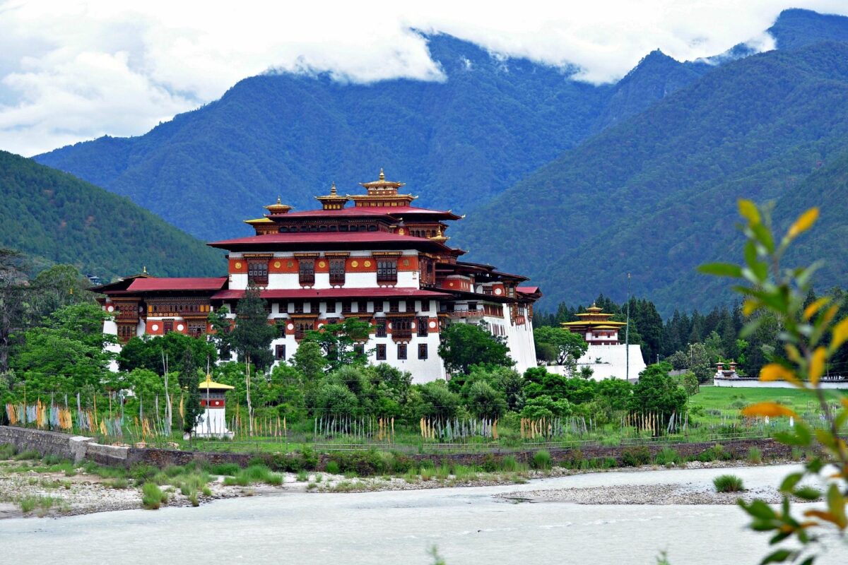 Bhutan Hotels & Accommodations 13 Meri Puensum Resort (Punakha)